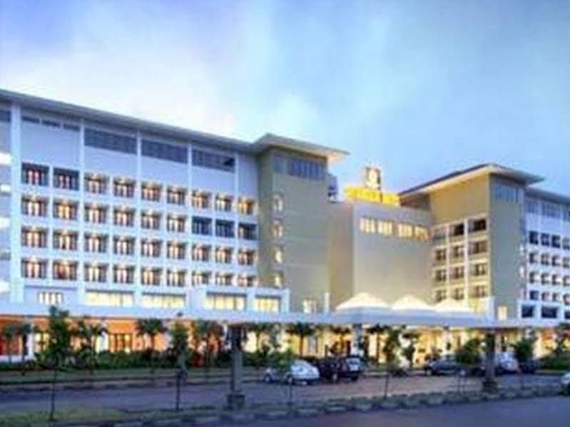 Sutanraja Hotel Манадо Экстерьер фото